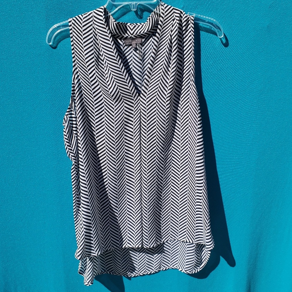 Vince Camuto V-Neck Herringbone Top Size Medium